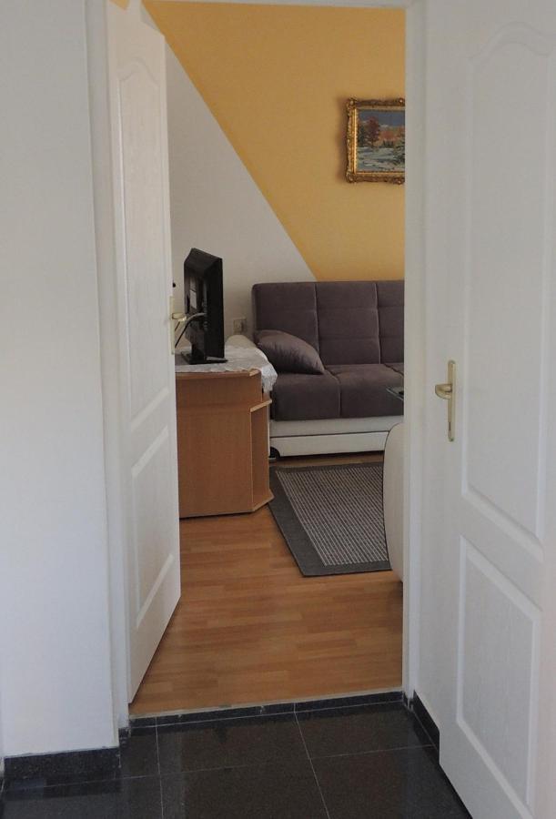 Apartman Husic Паг Екстер'єр фото