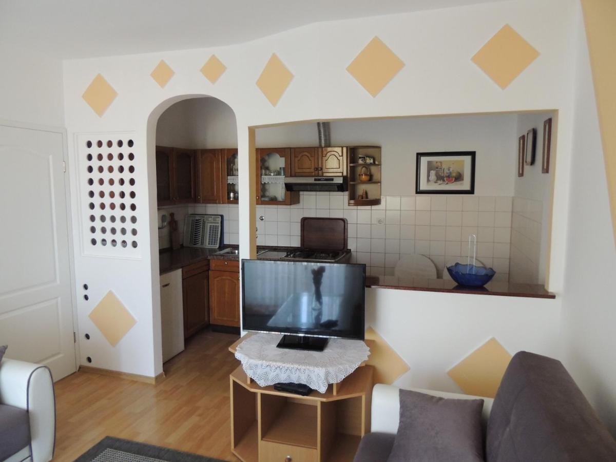 Apartman Husic Паг Екстер'єр фото