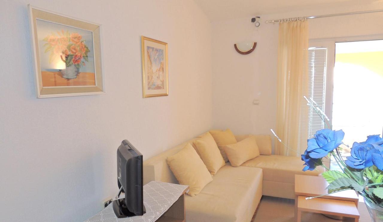 Apartman Husic Паг Екстер'єр фото