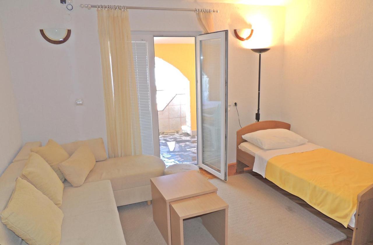 Apartman Husic Паг Екстер'єр фото