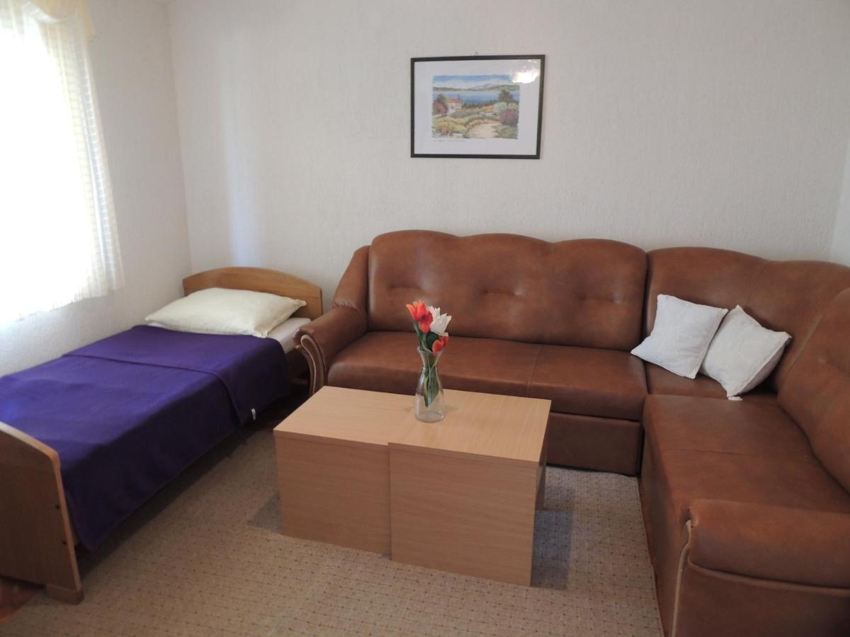 Apartman Husic Паг Екстер'єр фото